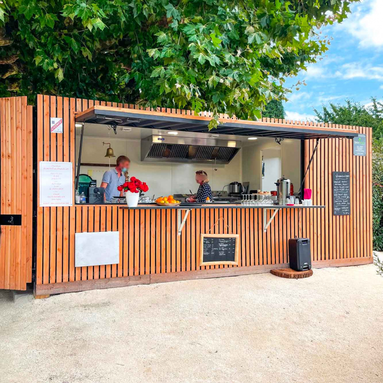 Nos conteneurs aménagés sont disponible sur-mesure ; snack, foodtruck, etc.