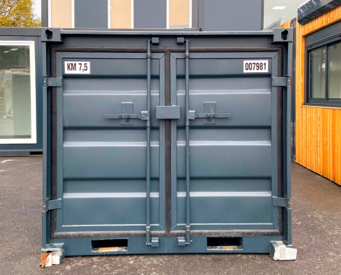 Container de stockage de 7,5 pieds neuf ou occasion idéal pour du petit stockage car représente un faible encombrement.