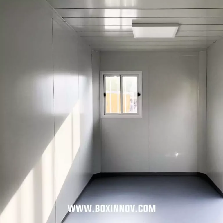 bureau préfabriqué vu de l'intérieur