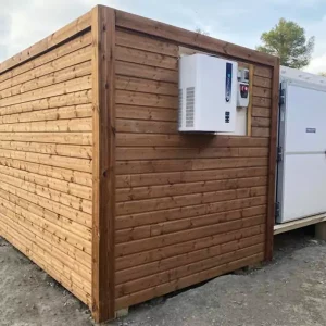 Conteneur reefer doté d'un moteur silencieux.