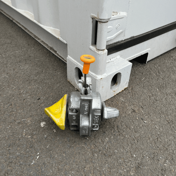 Détail technique du twistlock semi automatique pour container