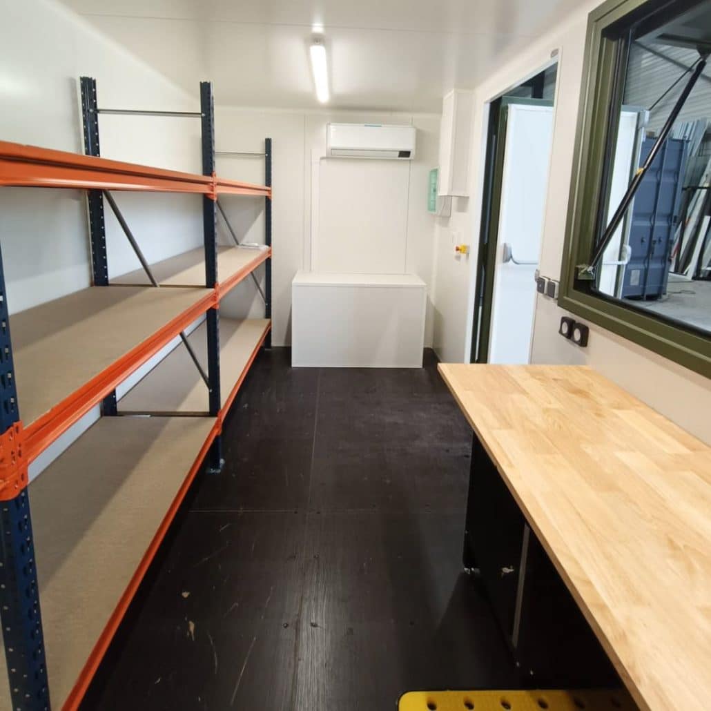 Conteneur atelier de chantier intérieur