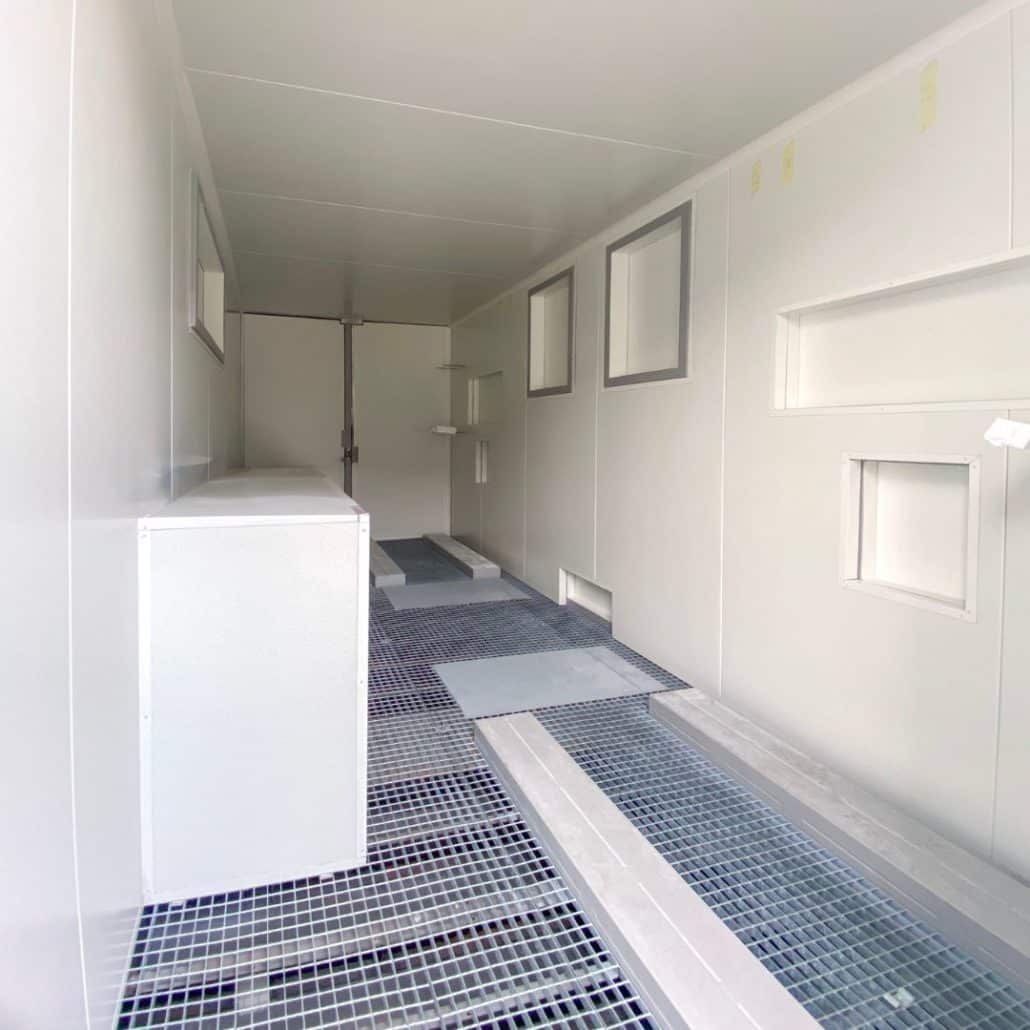 intérieur d'un conteneur shelter