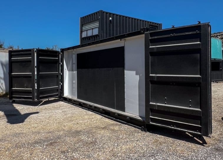 Container screener ouvert avec écran LED pour affichage événementiel