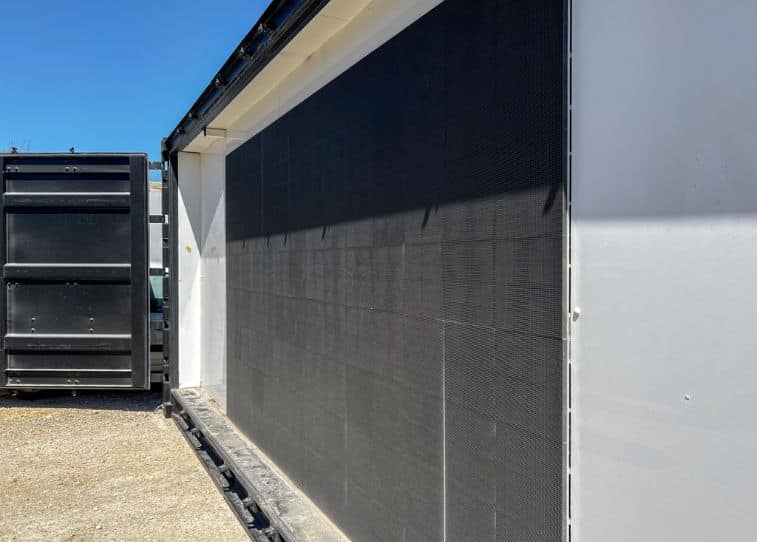Écran géant LED intégré dans un container événementiel