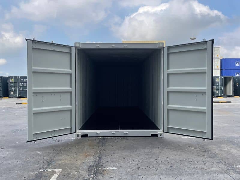 Intérieur d’un conteneur maritime ouvert