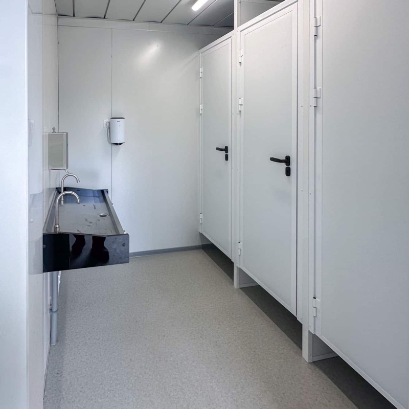 Sanitaires dans bungalow pour chantier btp
