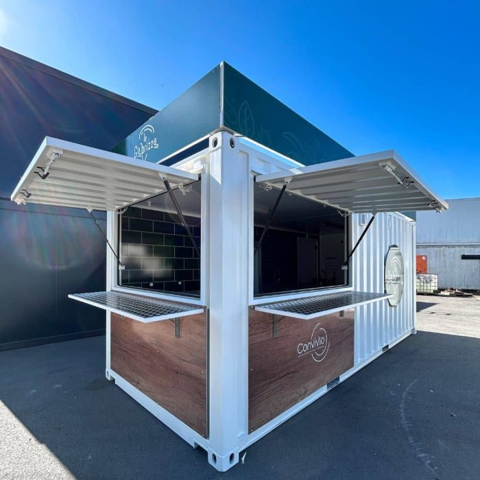 Food container aménagé pour service rapide et boissons