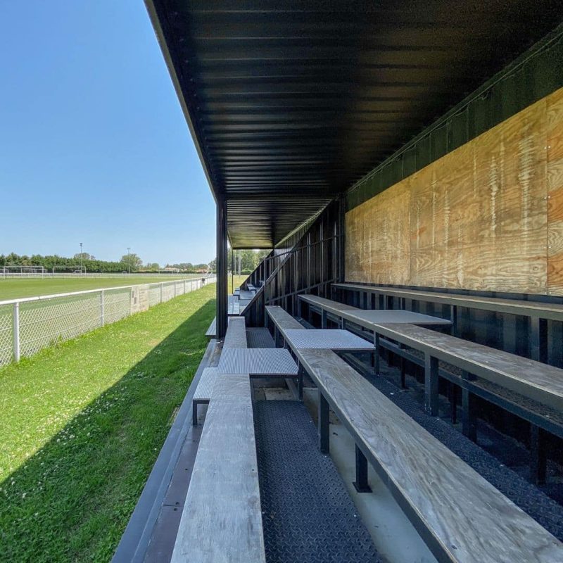 Montage container tribune