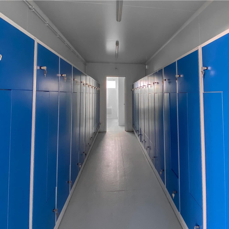 Vestiaires avec casiers fermés pour base de vie sur chantier
